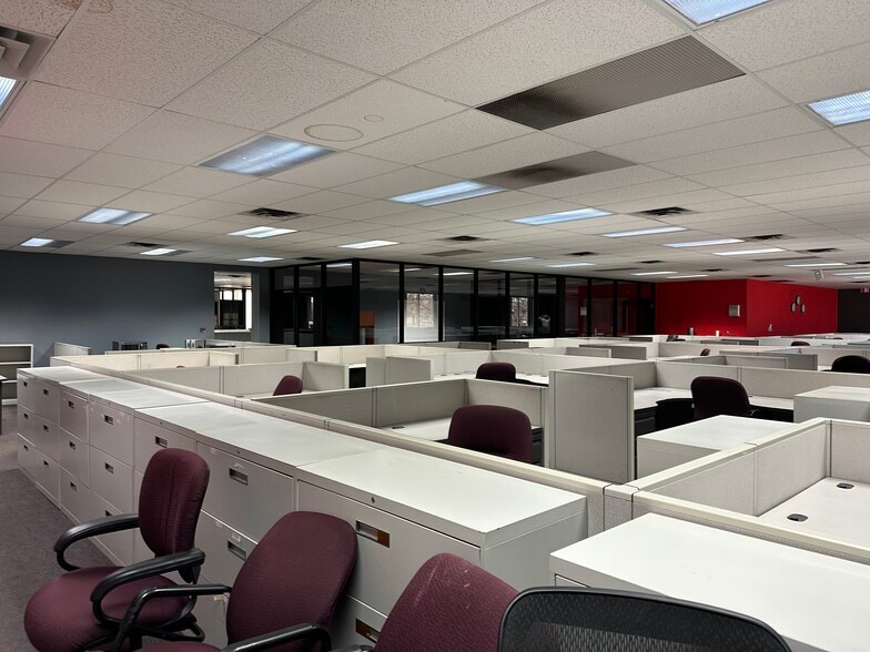 More Photos Of 11355 Stephens Rd, Warren Office For Lease