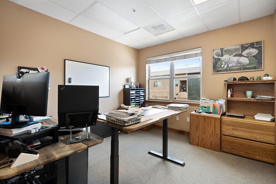 More Photos Of 270 E Sun Ranch Dr, Sisters Industrial For Sale