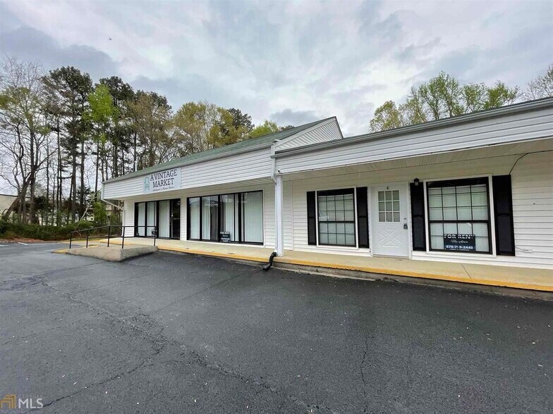 More Photos Of 3200 N Henry Blvd, Stockbridge Storefront Retail Office For Lease