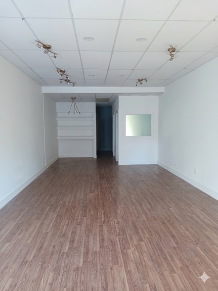 More Photos Of 2087-2095 Wantagh Ave, Wantagh Storefront For Lease