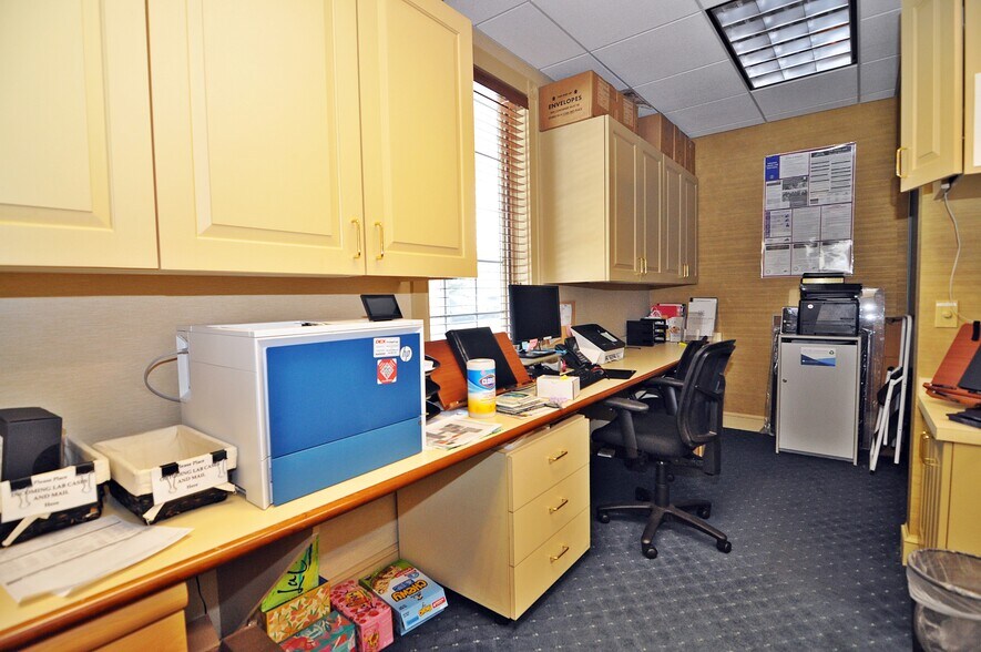 More Photos Of 10614 Warwick Ave, Fairfax Office For Lease
