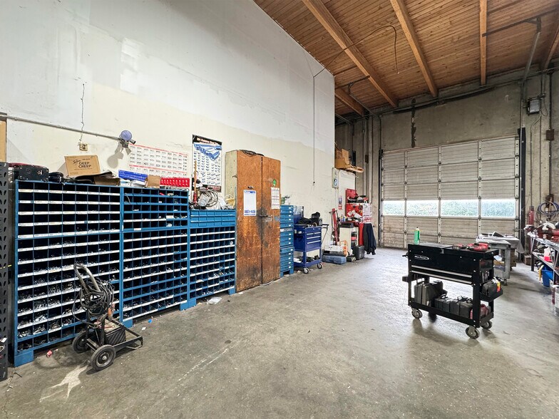 More Photos Of 275 S 7th Ave, Sequim Auto Repair For Sale