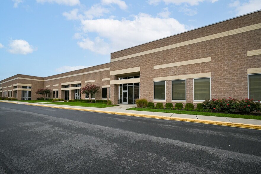 More Photos Of 112 Patriot Dr, Middletown Unknown For Lease