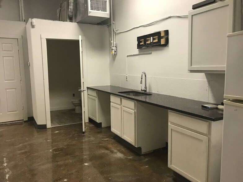 More Photos Of 1214 N Mead, Wichita Industrial For Lease