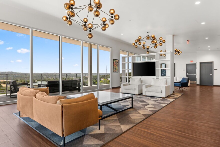 More Photos Of 4229 N FM 620 Hwy, Austin Showroom For Lease