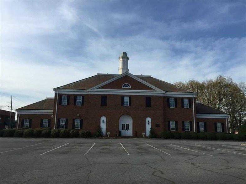 More Photos Of 102 E Main St, Cartersville Bank For Lease