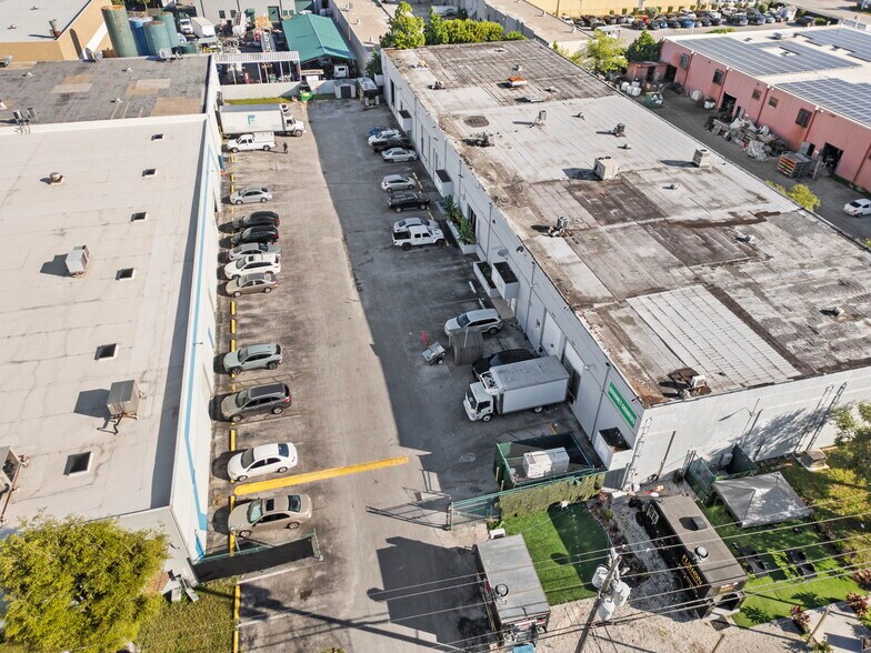 More Photos Of 8449-8459 NW 66th St, Miami Warehouse For Lease