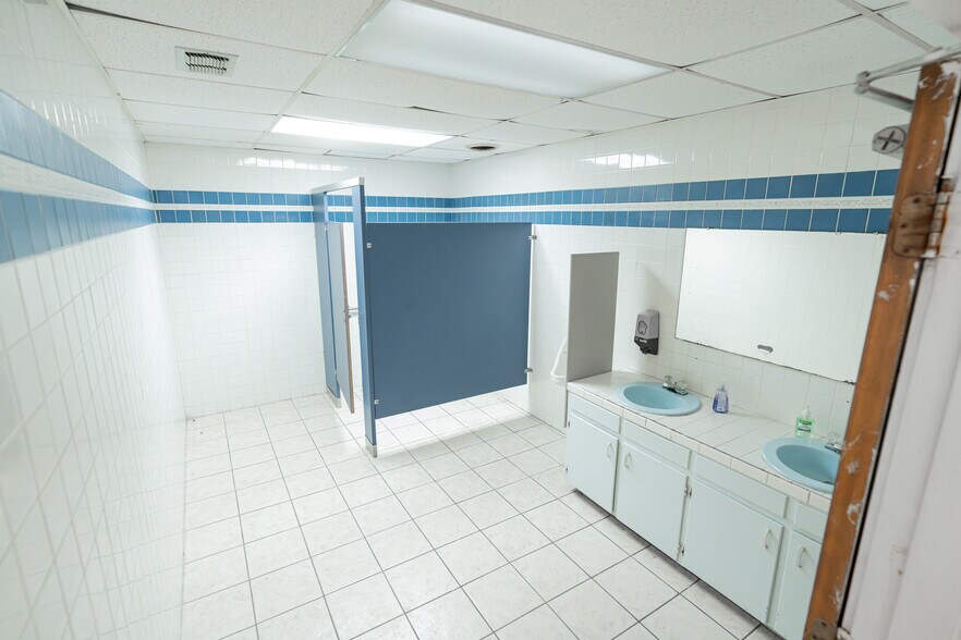 More Photos Of 900 Natchez Ave, Pasadena Schools For Sale