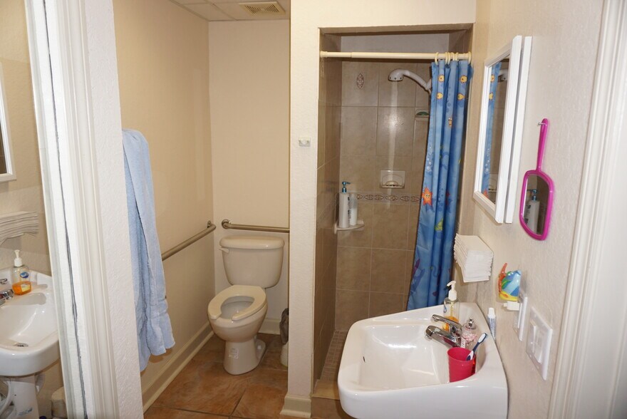 More Photos Of 2910 W Waters Ave, Tampa Medical For Sale