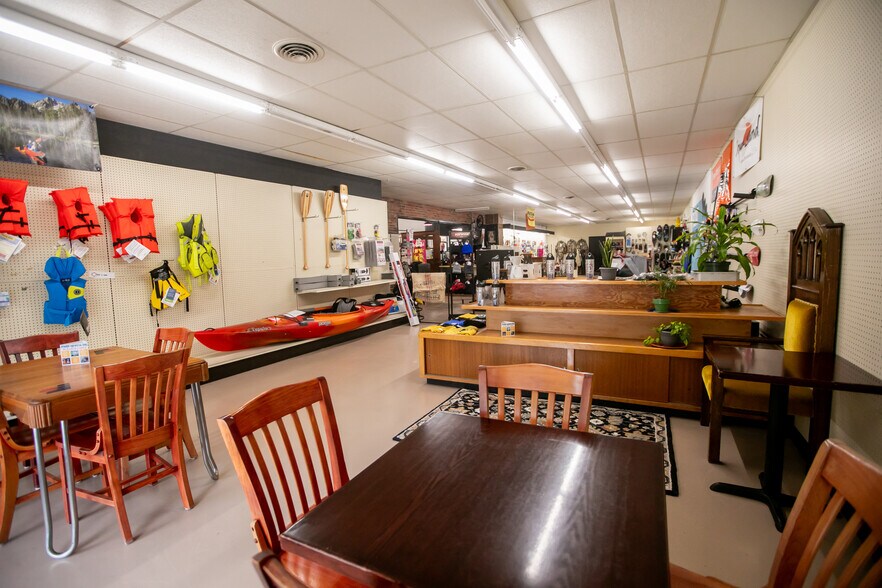 More Photos Of 201 N Main St, Elkader Flex For Sale