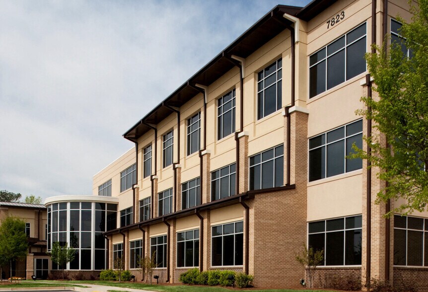 More Photos Of 7823 Spivey Station Blvd, Jonesboro Medical For Lease