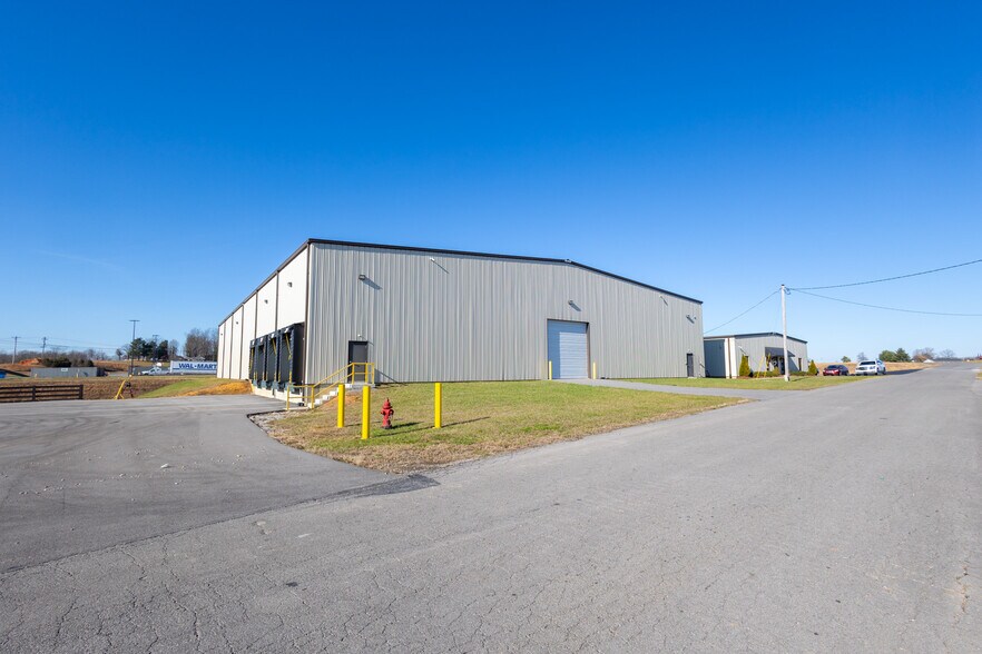 More Photos Of 252 Commerce Dr, Tompkinsville Warehouse For Sale