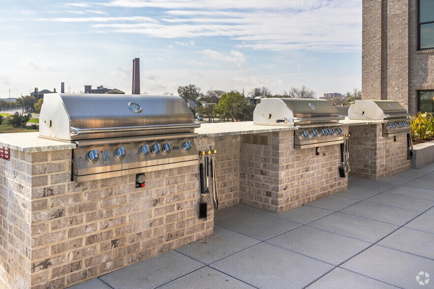 More Photos Of 838 Morrison Dr, Charleston Apartments For Lease