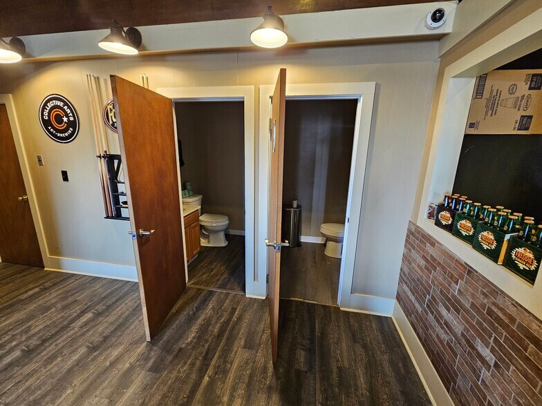 More Photos Of 124 Main St, Vincennes Office For Sale