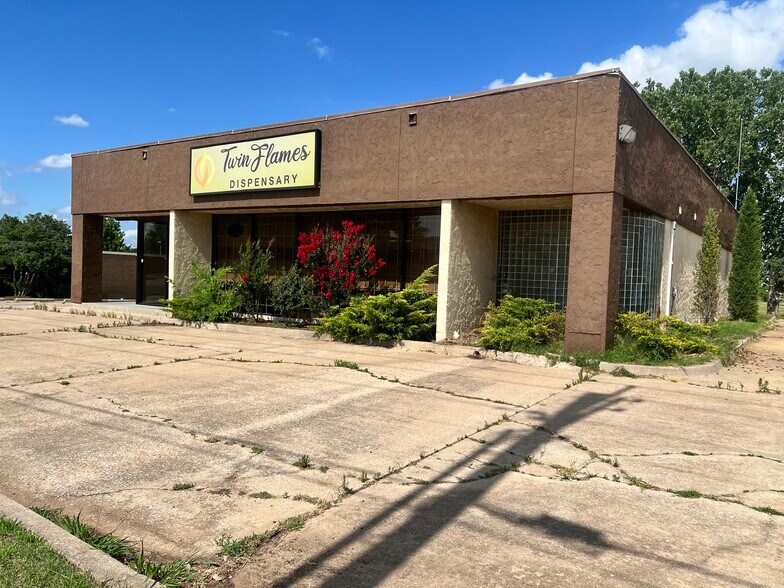 More Photos Of 7378 S Walker Ave, Oklahoma City Office For Lease