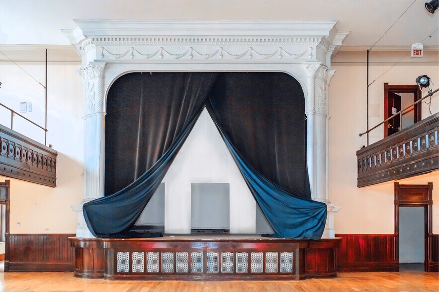 More Photos Of 758 W North Ave, Chicago Theater Concert Hall For Lease