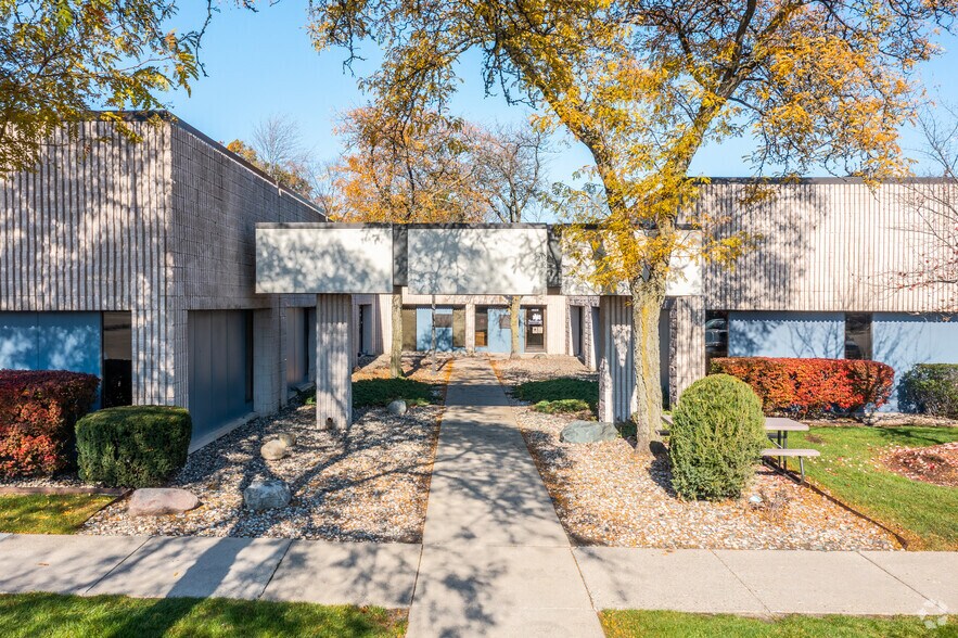 More Photos Of 14115 Farmington Rd, Livonia Unknown For Lease