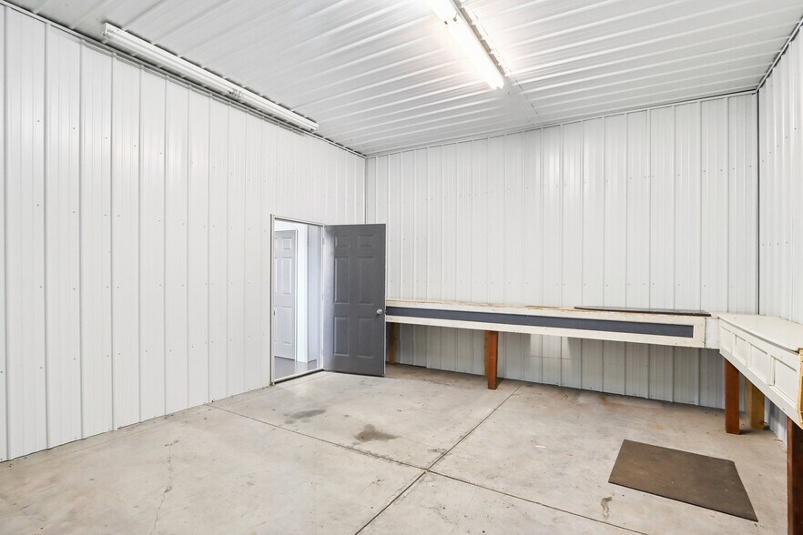 More Photos Of 680 Enterprise Dr, Lake Mills Freestanding For Lease