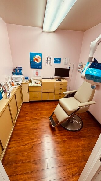 More Photos Of 139-145 N Prairie Ave, Inglewood Office For Sale