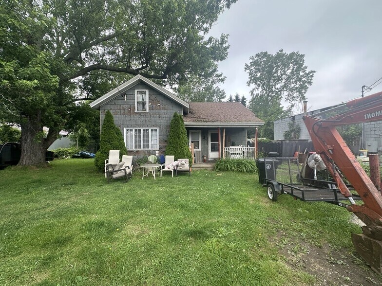 More Photos Of 6530 Broadway St, Lancaster General Retail For Sale