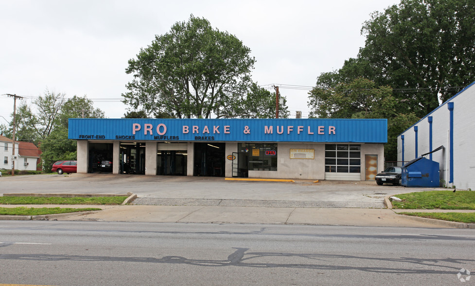 Primary Photo Of 5840 Troost Ave, Kansas City Auto Repair For Lease