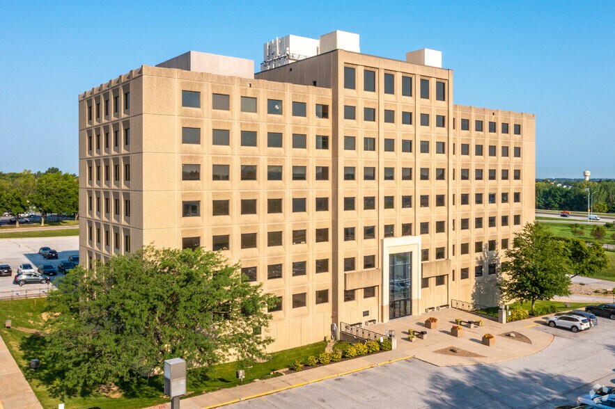 More Photos Of 1200 Valley West Dr, West Des Moines Office For Lease