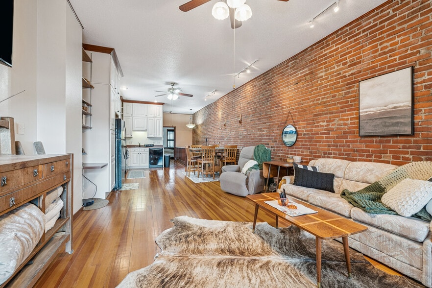 More Photos Of 118 W Mission St, Strawberry Point Loft Creative Space For Lease