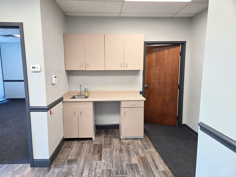 More Photos Of 1005 Alderman Dr, Alpharetta Research And Development For Lease