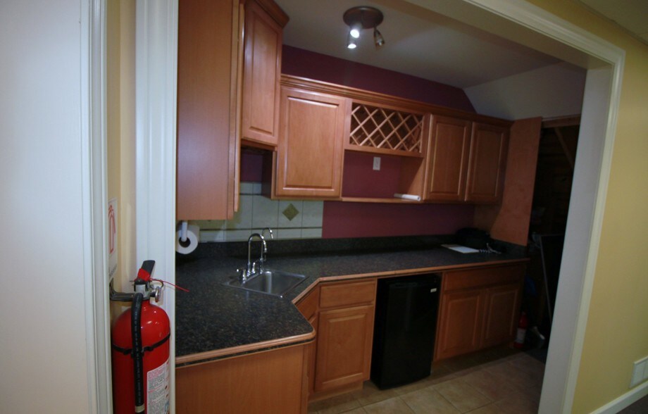 More Photos Of 10151-10171 Bergin Rd, Howell Flex For Lease