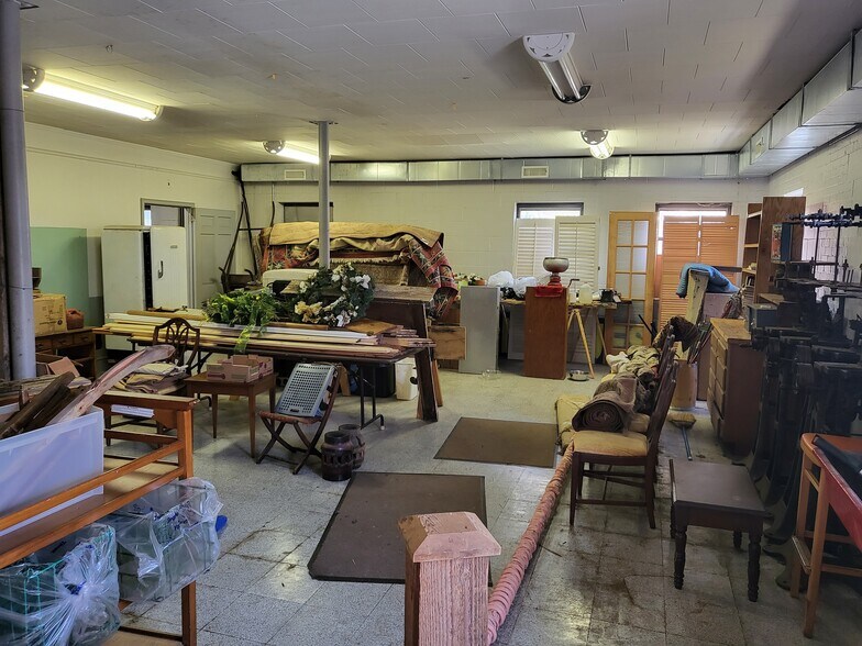 More Photos Of 212 S Broad St, Gastonia General Retail For Sale