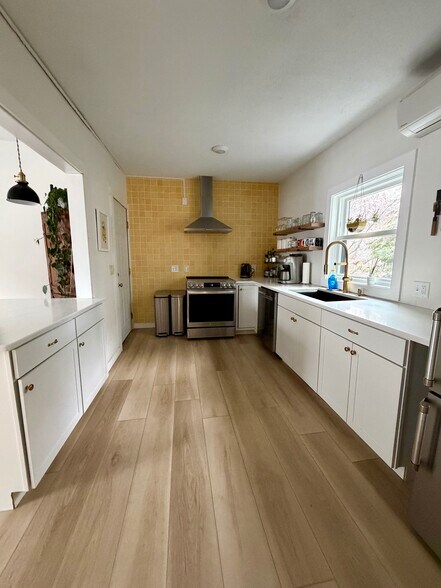 More Photos Of 69 Newbury St, Portland Storefront Retail Residential For Sale