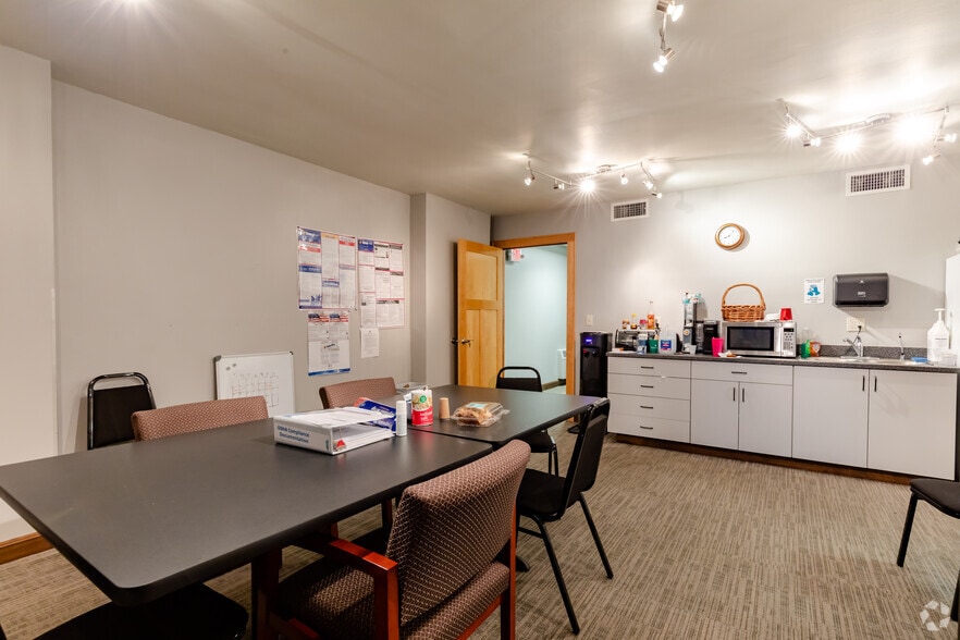 More Photos Of 115 7th St, Rockford Medical For Sale