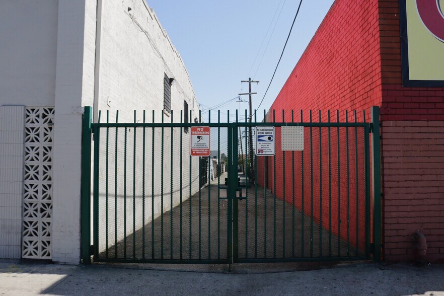 More Photos Of 2710 S San Pedro, Los Angeles Warehouse For Lease