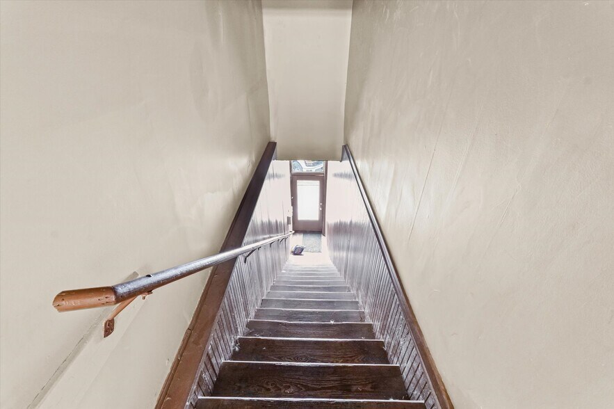 More Photos Of 125 S Market St, Paxton Specialty For Sale