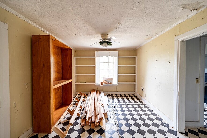 More Photos Of 1080 Johnson St SE, Dawson Specialty For Sale