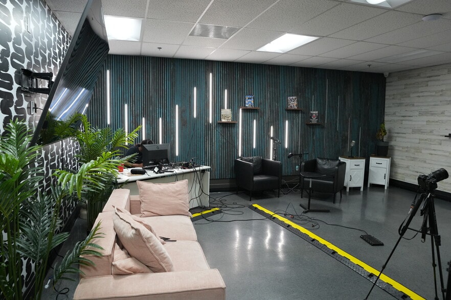 More Photos Of 4112 S Main St, Los Angeles Loft Creative Space For Sale