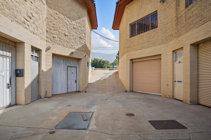 More Photos Of 3632 Foothill Blvd, La Crescenta Manufacturing For Sale