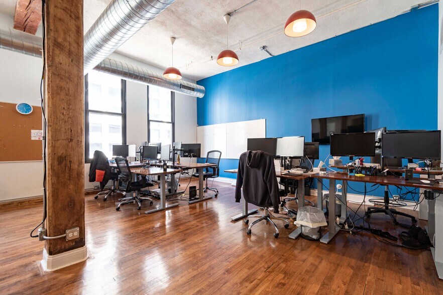 More Photos Of 11 E Hubbard St, Chicago Office For Lease