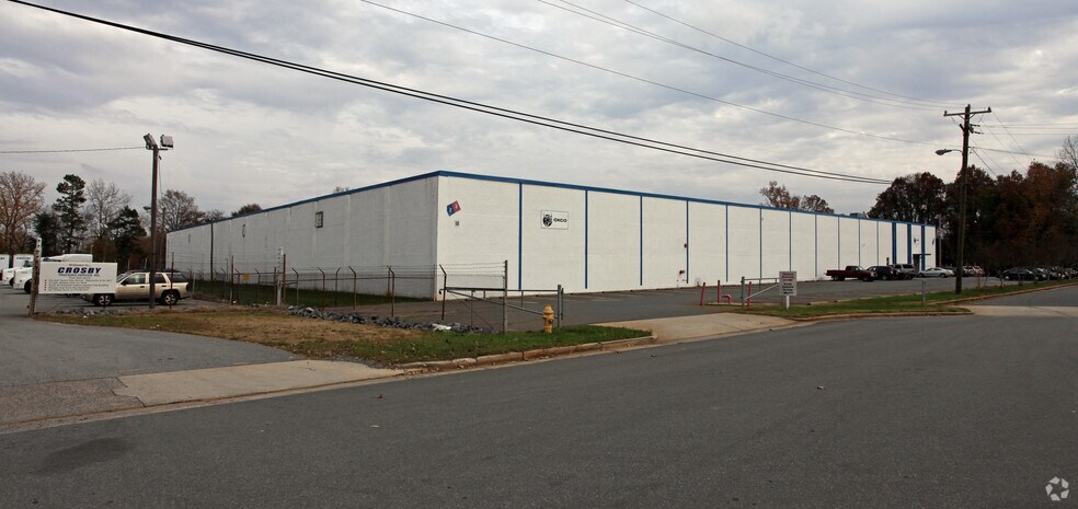 More Photos Of 500 Gulf Dr, Charlotte Warehouse For Lease