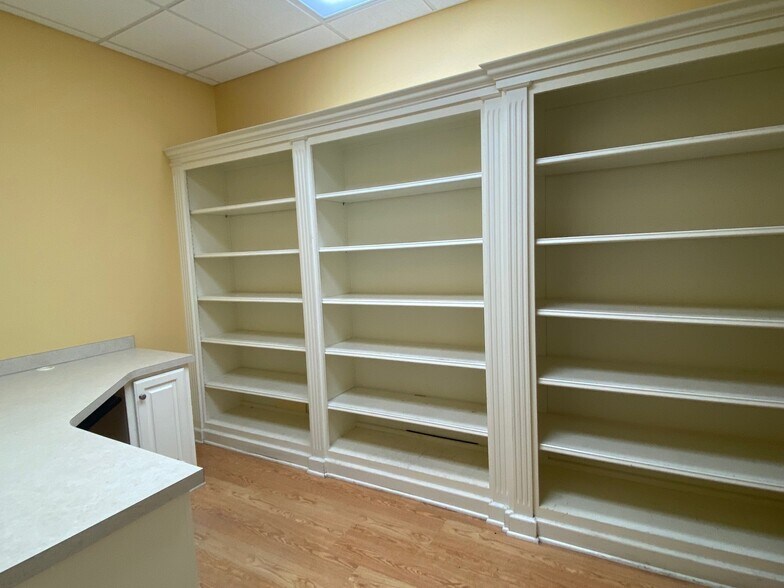 More Photos Of 84 Clark Blvd, Tupelo Office For Lease