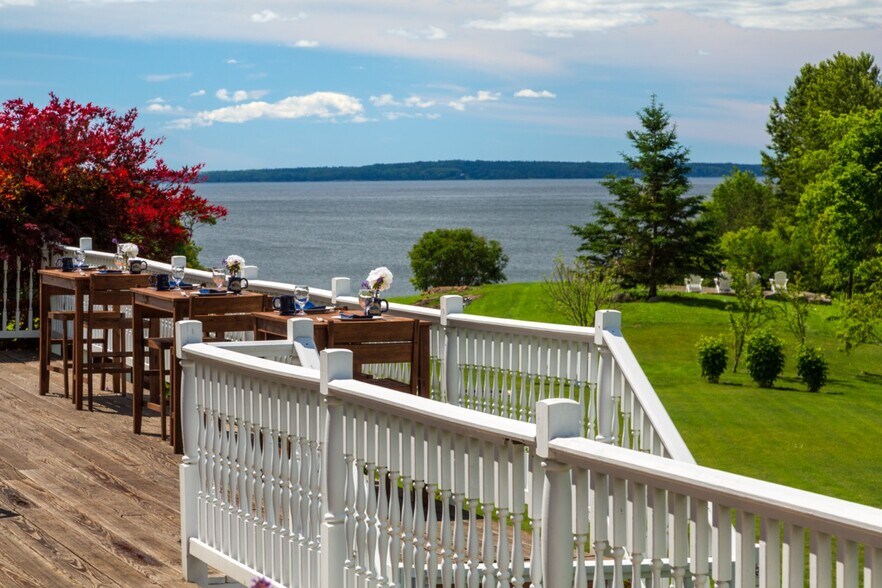 127 E Main St, Searsport, ME 04974 Hotel For Sale