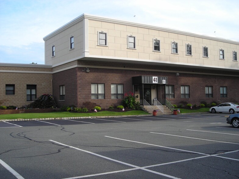 More Photos Of 31 Pine St, Rockaway Unknown For Lease