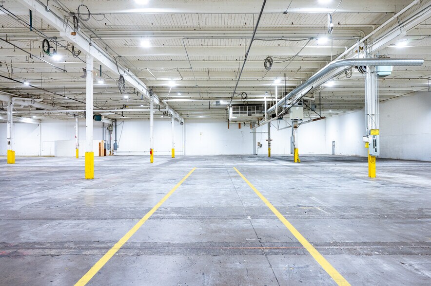 More Photos Of 1818 Elmwood Rd, Rockford Warehouse For Lease