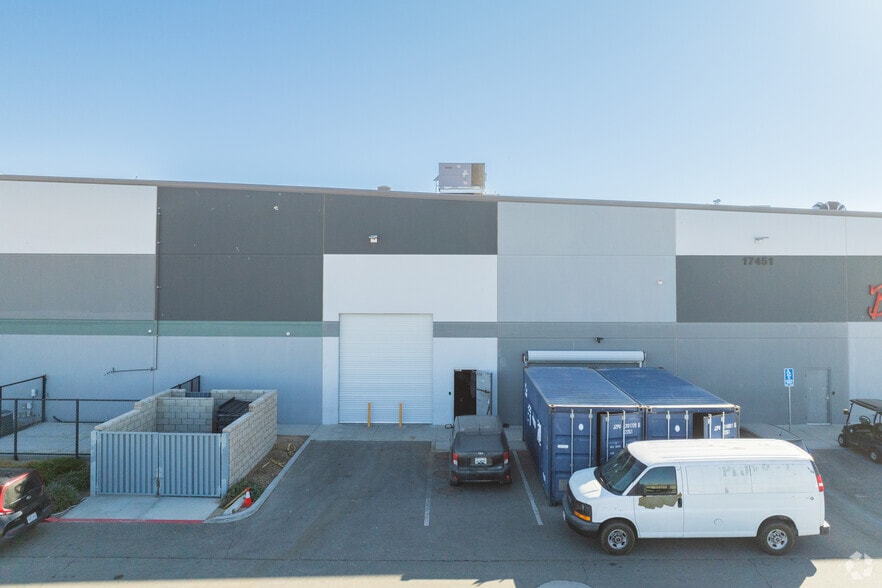 More Photos Of 17451-14757 Muskrat Ave, Adelanto Warehouse For Sale