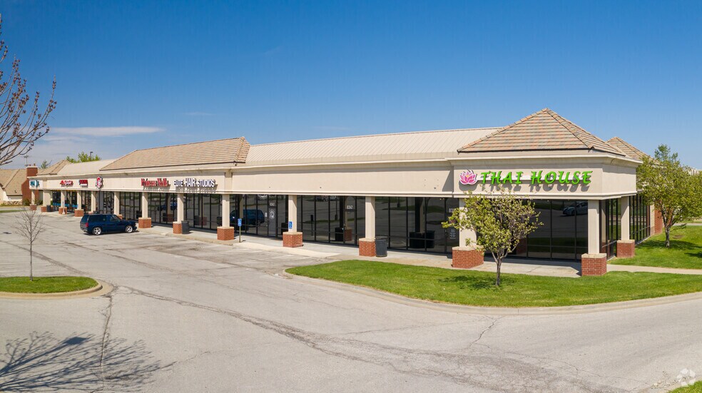 More Photos Of 8311-8351 W 135th St, Overland Park Storefront Retail Office For Lease