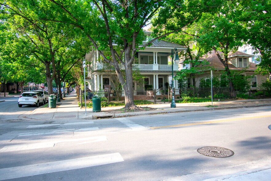 More Photos Of 612 W 22nd St, Austin Office Residential For Lease