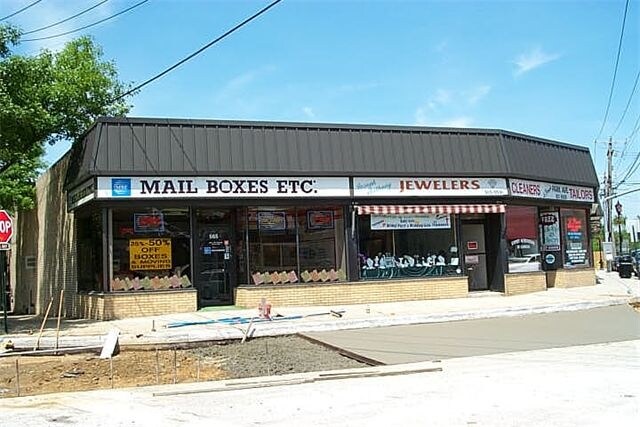 More Photos Of 565-577 Plandome Rd, Manhasset Storefront For Lease