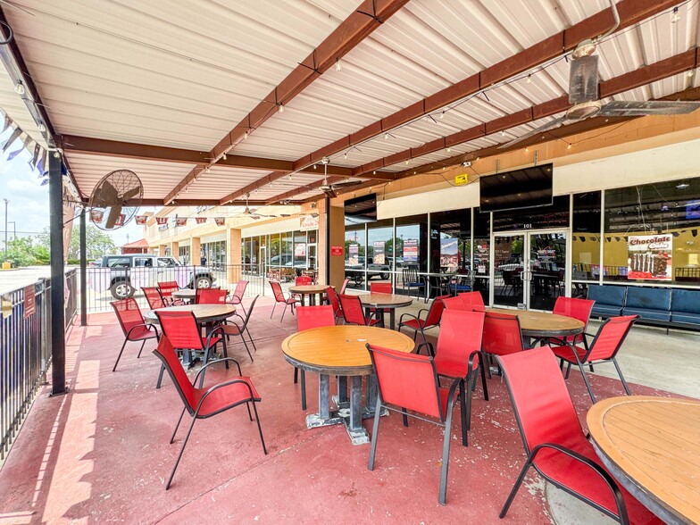More Photos Of 9721 W Broadway St, Pearland Restaurant For Sale
