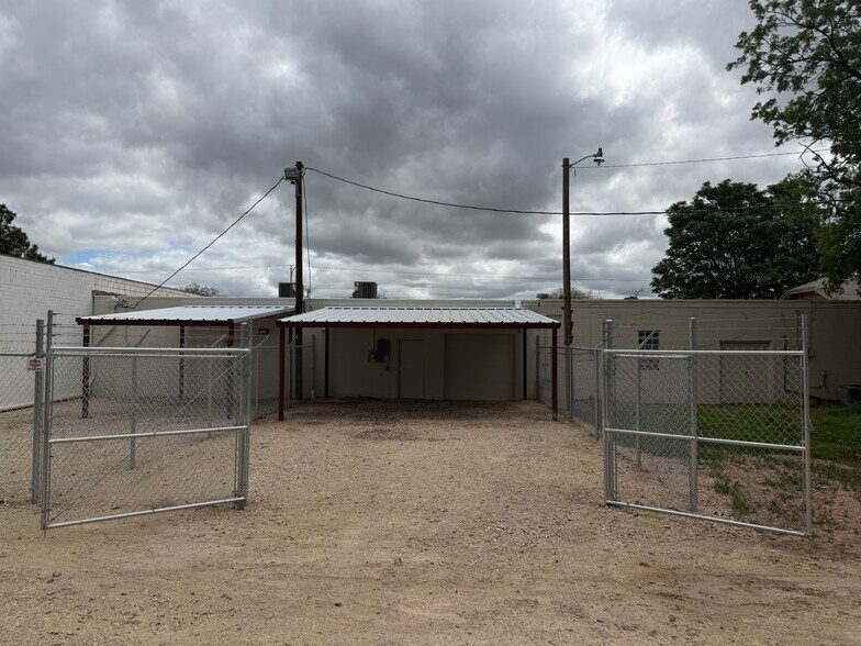 More Photos Of 1168 Butternut St, Abilene Flex For Lease