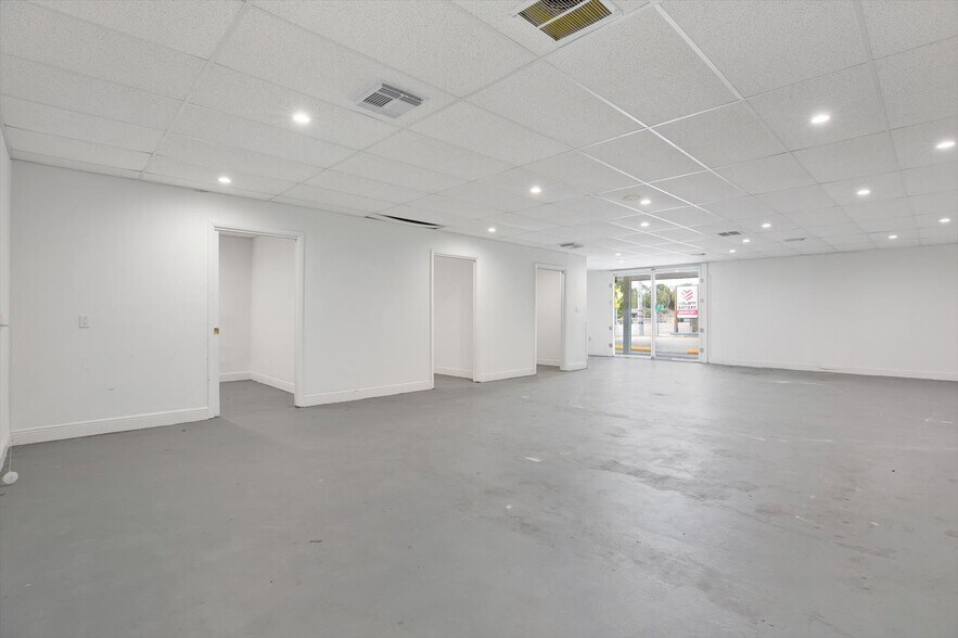 More Photos Of 12425 N Florida Ave, Tampa Medical For Sale